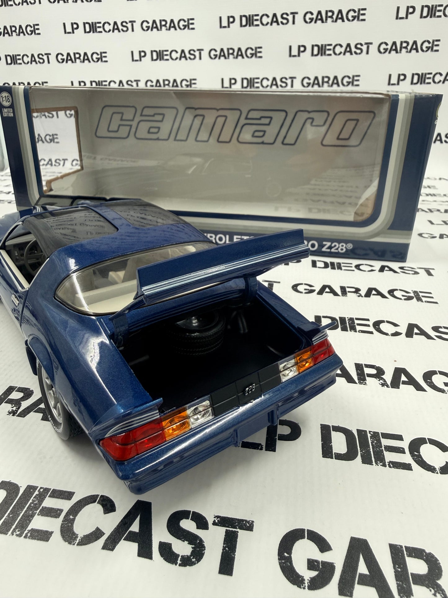 GREENLIGHT 1980 Chevrolet Camaro Z28 Dark Blue T-Tops 1:18 Diecast