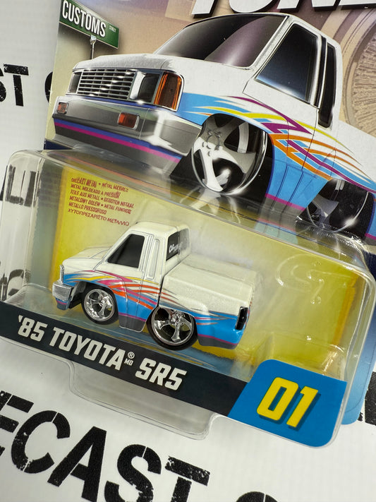 CARTUNED '85 Toyota SR5 Truck White/Blue 1:64 Diecast Series 3