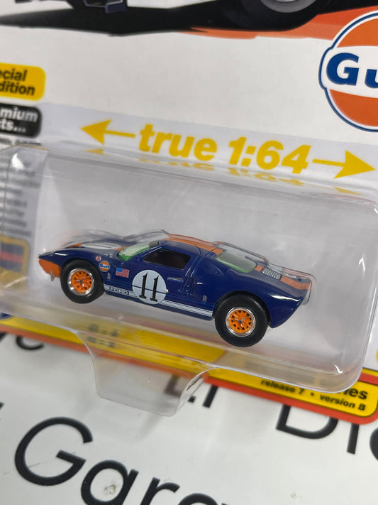 AUTO WORLD 1965 Ford GT40 Gulf Dark Blue 1:64 Diecast Vintage Muscle