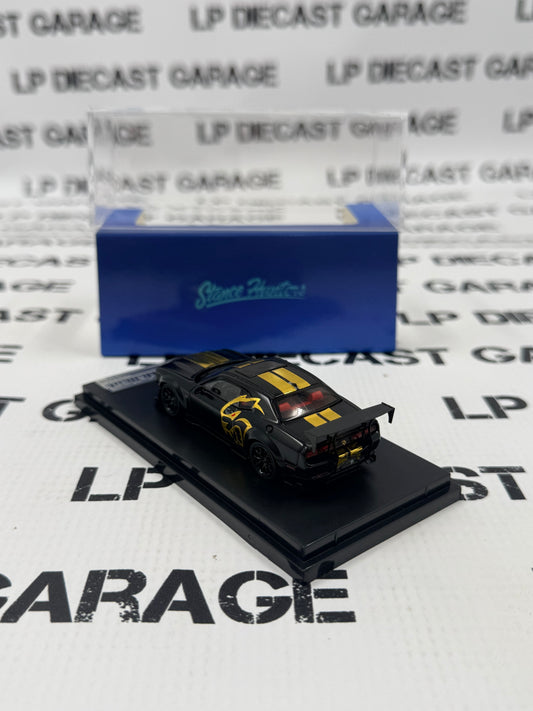 STANCE HUNTERS 2023 Dodge Challenger SRT Hellcat Black & Gold 1:64 Diecast