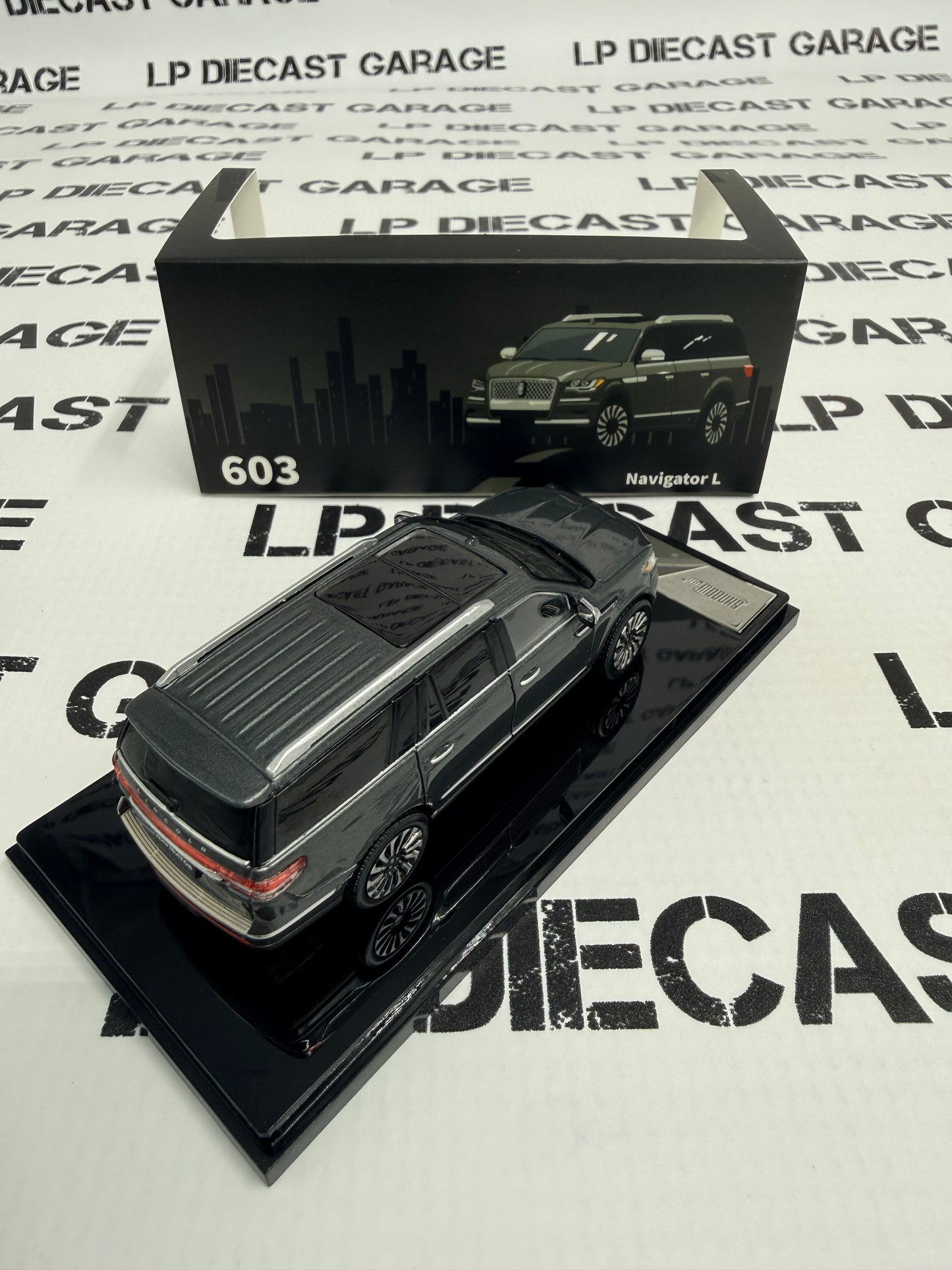 GCD Shadow PRO 2025 Lincoln Navigator Grey 1:64 Diecast SUV