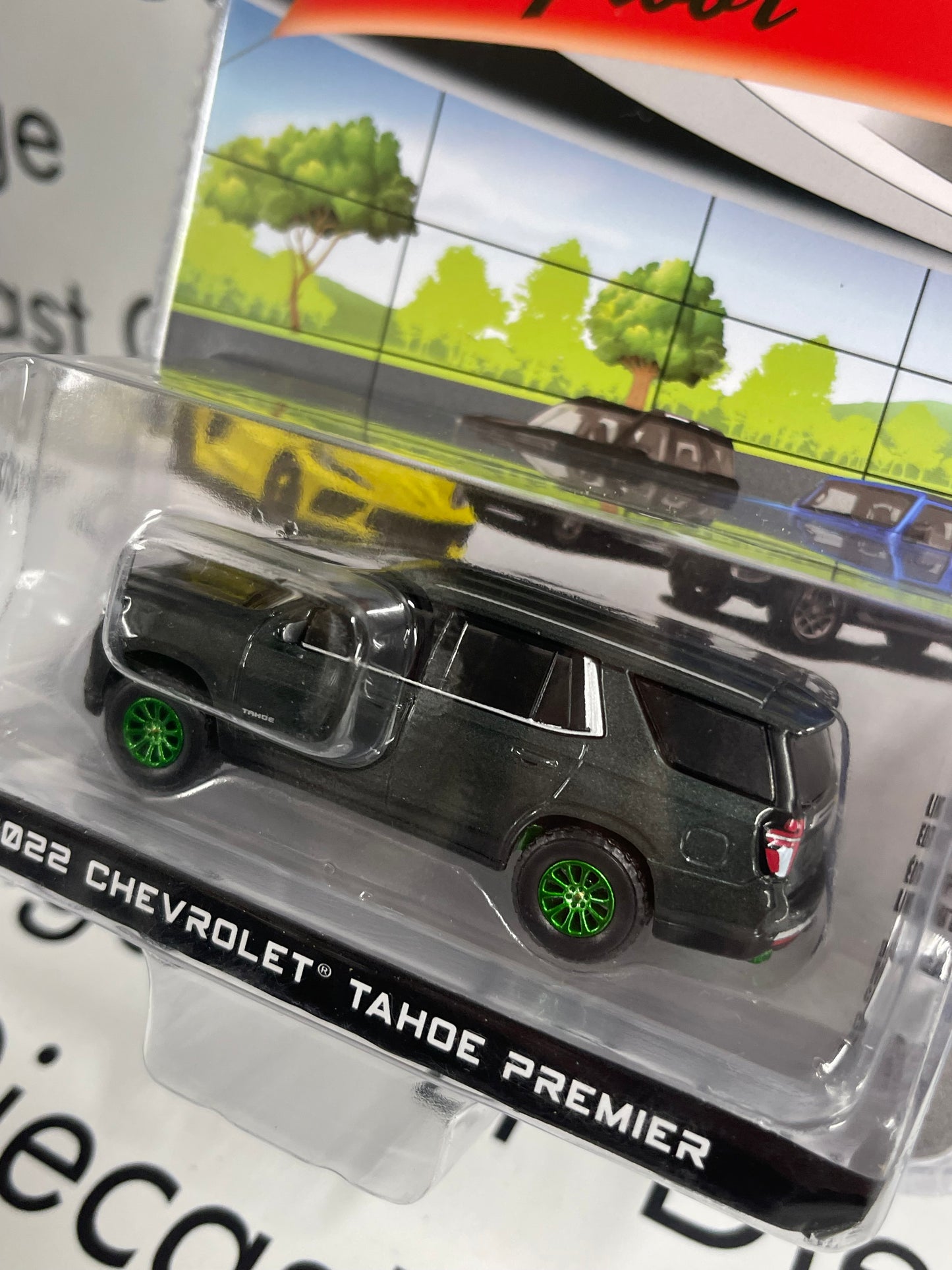 CHASE GREENLIGHT 2022 Chevrolet Tahoe Premier Dark Green 1:64 Diecast Showroom