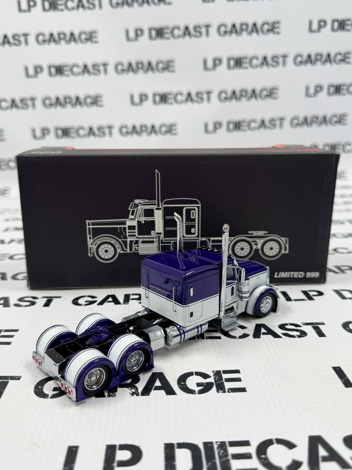 MODEL TRUCK Classic Peterbilt 379 Purple & White Semi Truck 1:64 Diecast