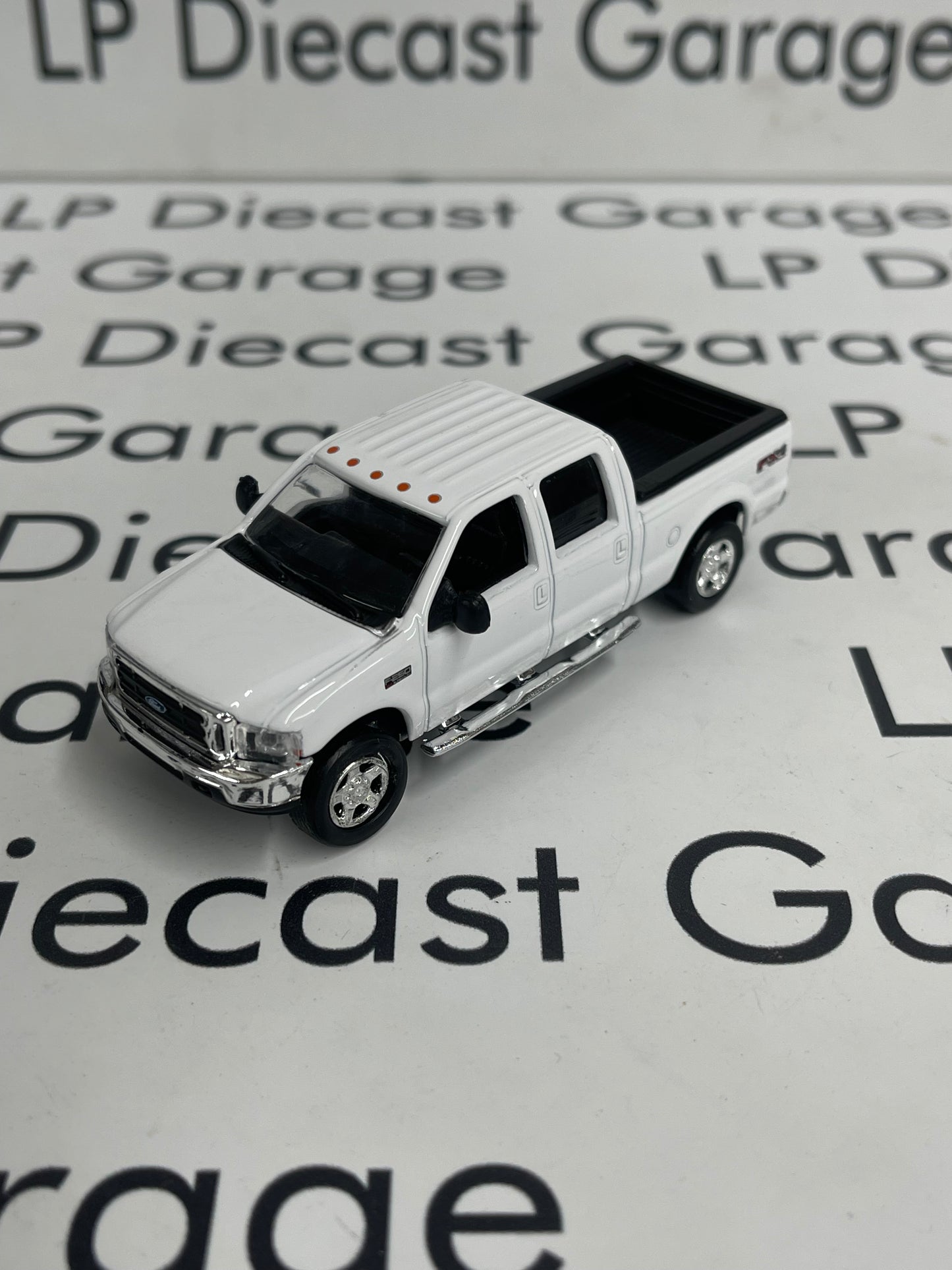 MOTORMAX 2004 Ford F-250 Truck White LOOSE 1:64 Diecast