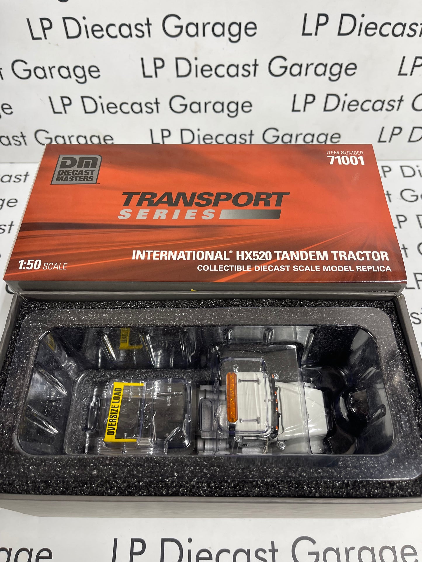 DIECAST MASTERS International HX520 Tandem Tractor White Semi 1:50 Diecast