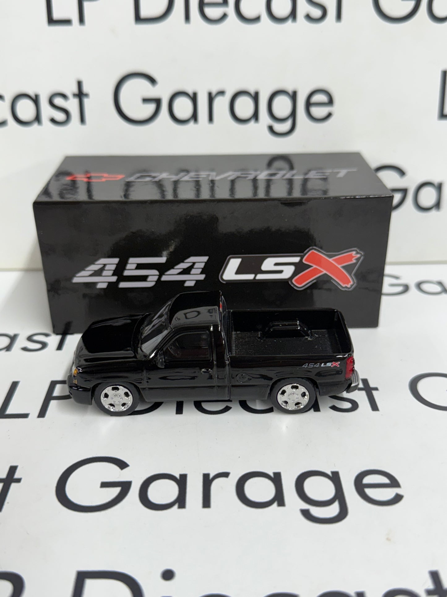 2006 Chevrolet Silverado SS Single Cab Truck Onyx Black PARA64 1:64 Diecast
