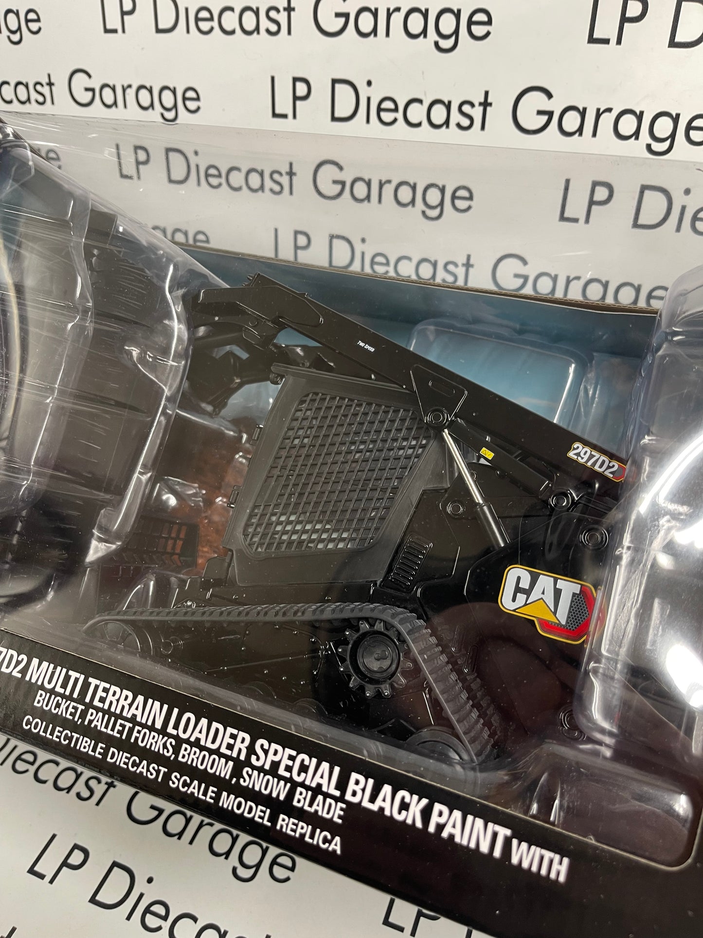 DIECAST MASTERS CAT 297D2 Multi Terrain Loader w/ Attachments BLACK 1:16 Diecast