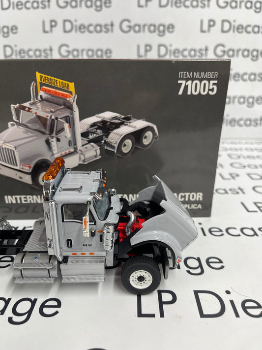 DIECAST MASTERS International HX520 Tandem Tractor Grey Semi 1:50 Diecast