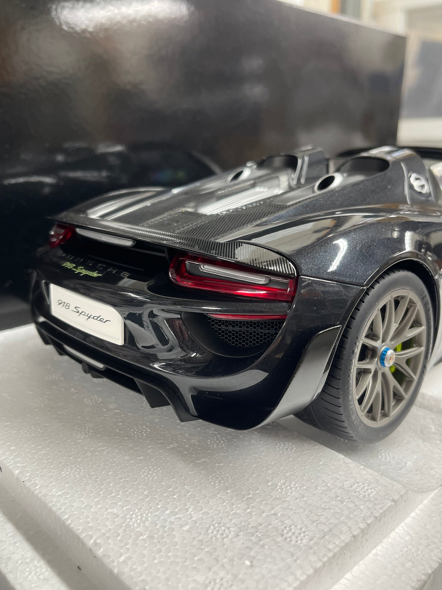 AUTOart Porsche 918 Spyder Black 1:12 Scale Diecast 12121