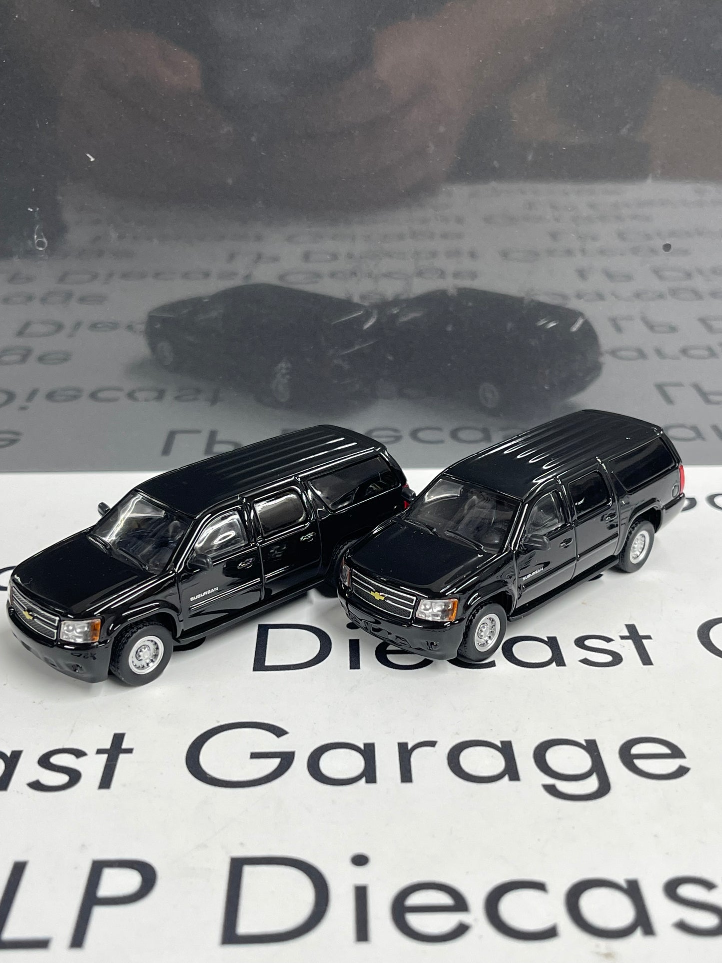 596 Model President 9 Vehicle Box Set 1:64 Diecast Cadillac Suburban Tahoe Express E350 Vans