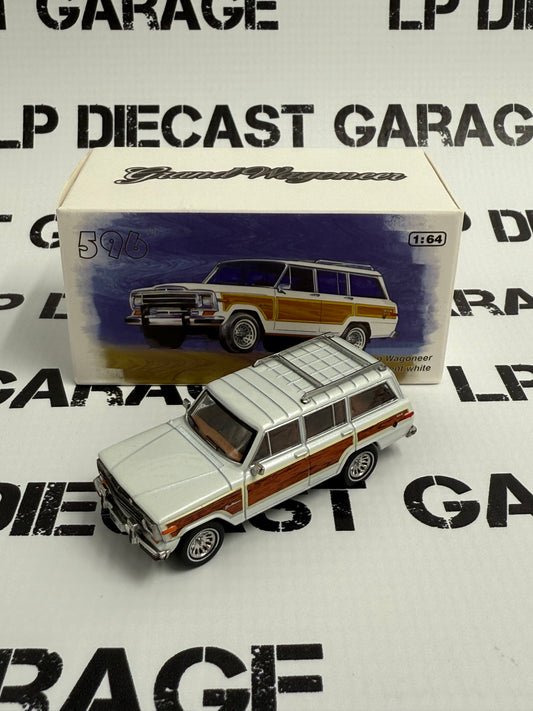 596 Model Jeep Grand Wagoneer White w/ Wood Sides 1:64 Diecast