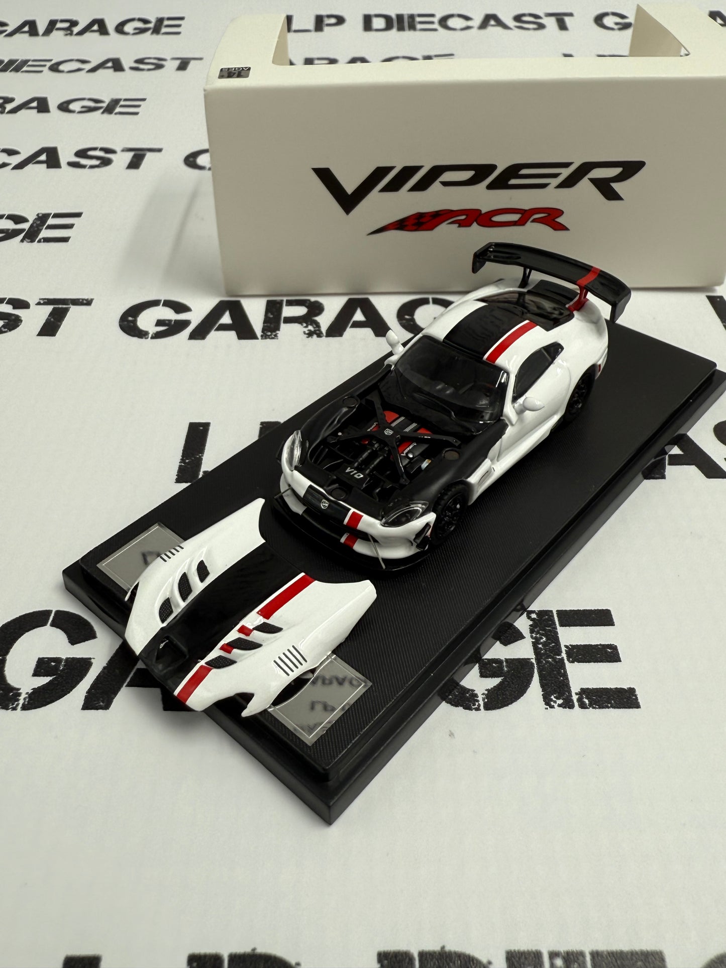 HONE MODEL 64 2017 Dodge Viper ACR White 1:64 Diecast