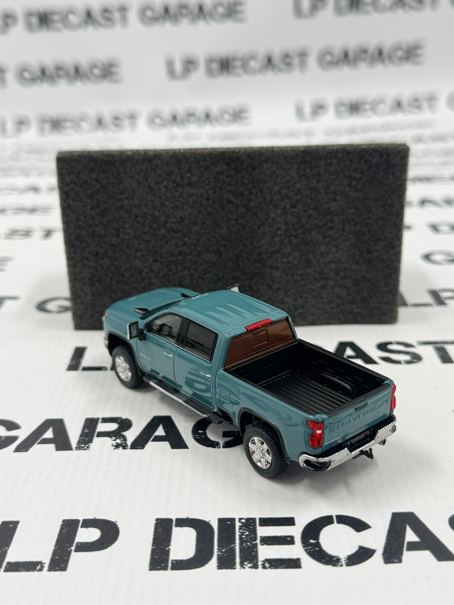 MODEL TRUCK 2023 Chevrolet Silverado 2500HD Blue 1:64 Diecast