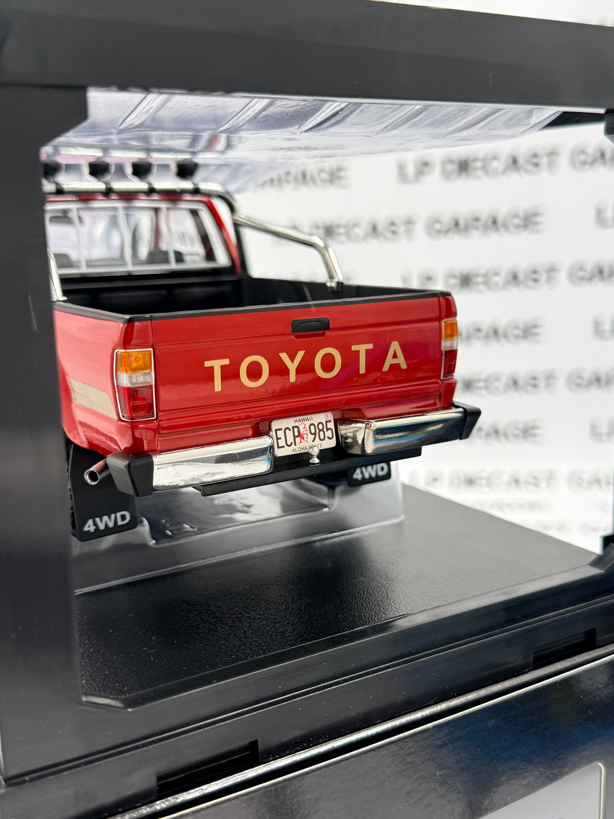 KK Scale 1985 Toyota Hilux Truck Red & Gold Pickup 1:18 Diecast