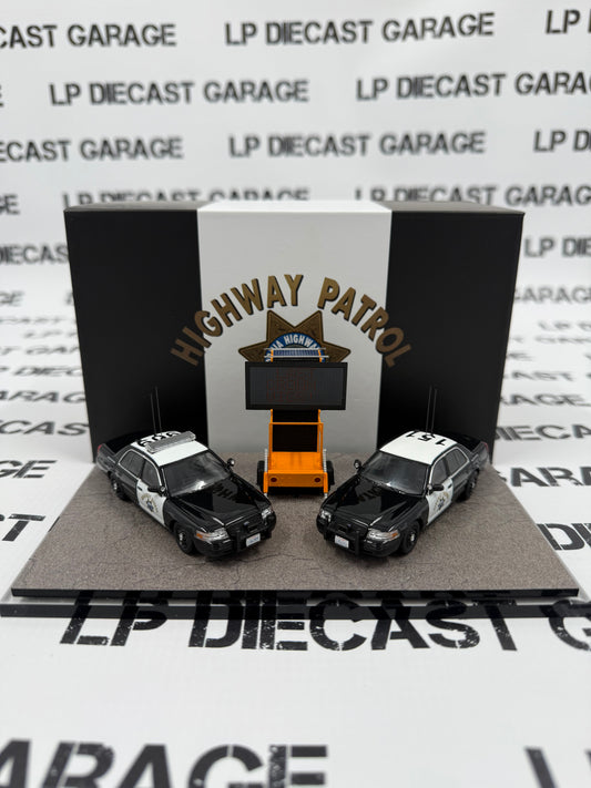 ROLLIN Ford Crown Victoria California Highway Patrol Set 1:64 Diecast CHP Box