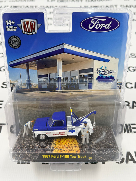 M2 Diorama 1967 Ford F-100 Tow Truck Blue Moon 1:64 Diecast w/ Figures