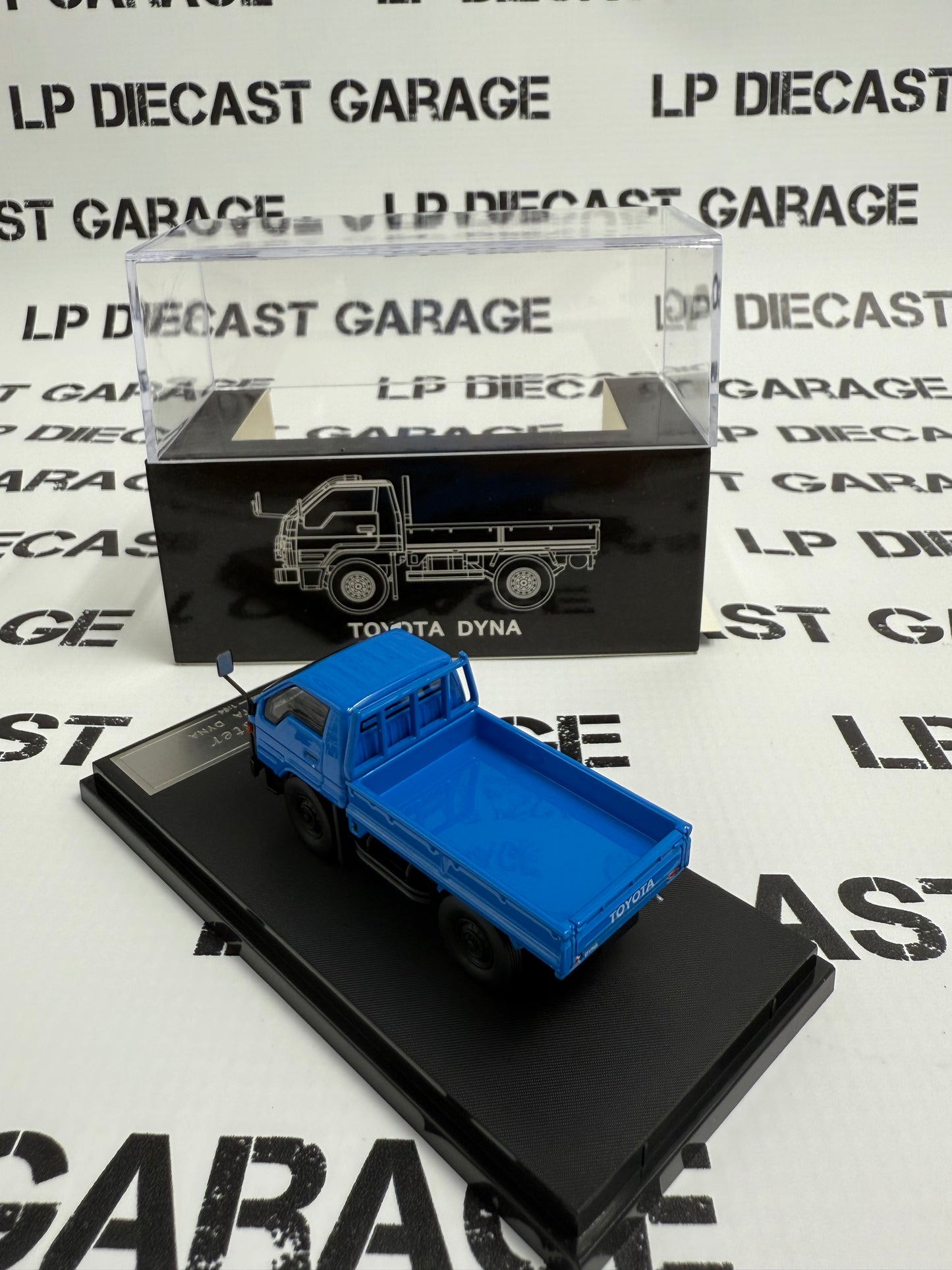 MASTER Toyota Dyna Blue Pick Up Truck 1:64 Diecast