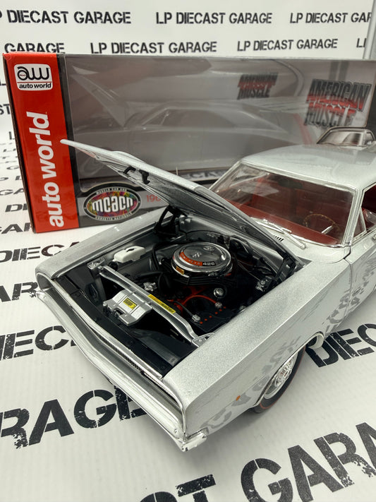 AUTO WORLD 1968 Dodge Charger R/T AA1 Silver 1:18 Diecast MCACN