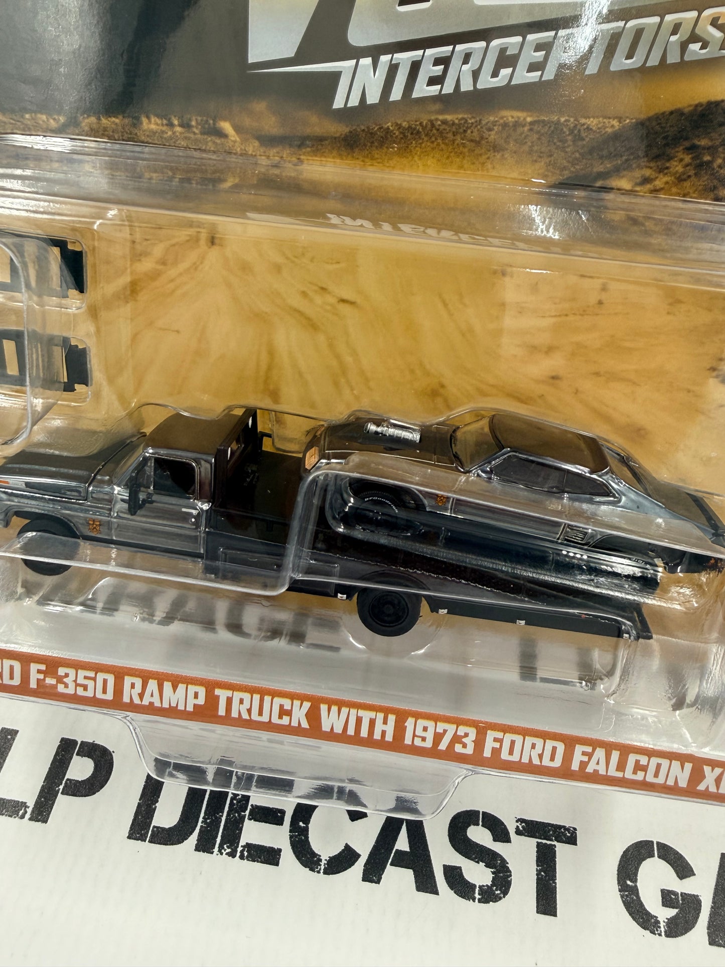 CHROME CHASE GREENLIGHT 1972 Ford F-350 Ramp Truck & Falcon XB V8 Interceptor 1:64 Diecast