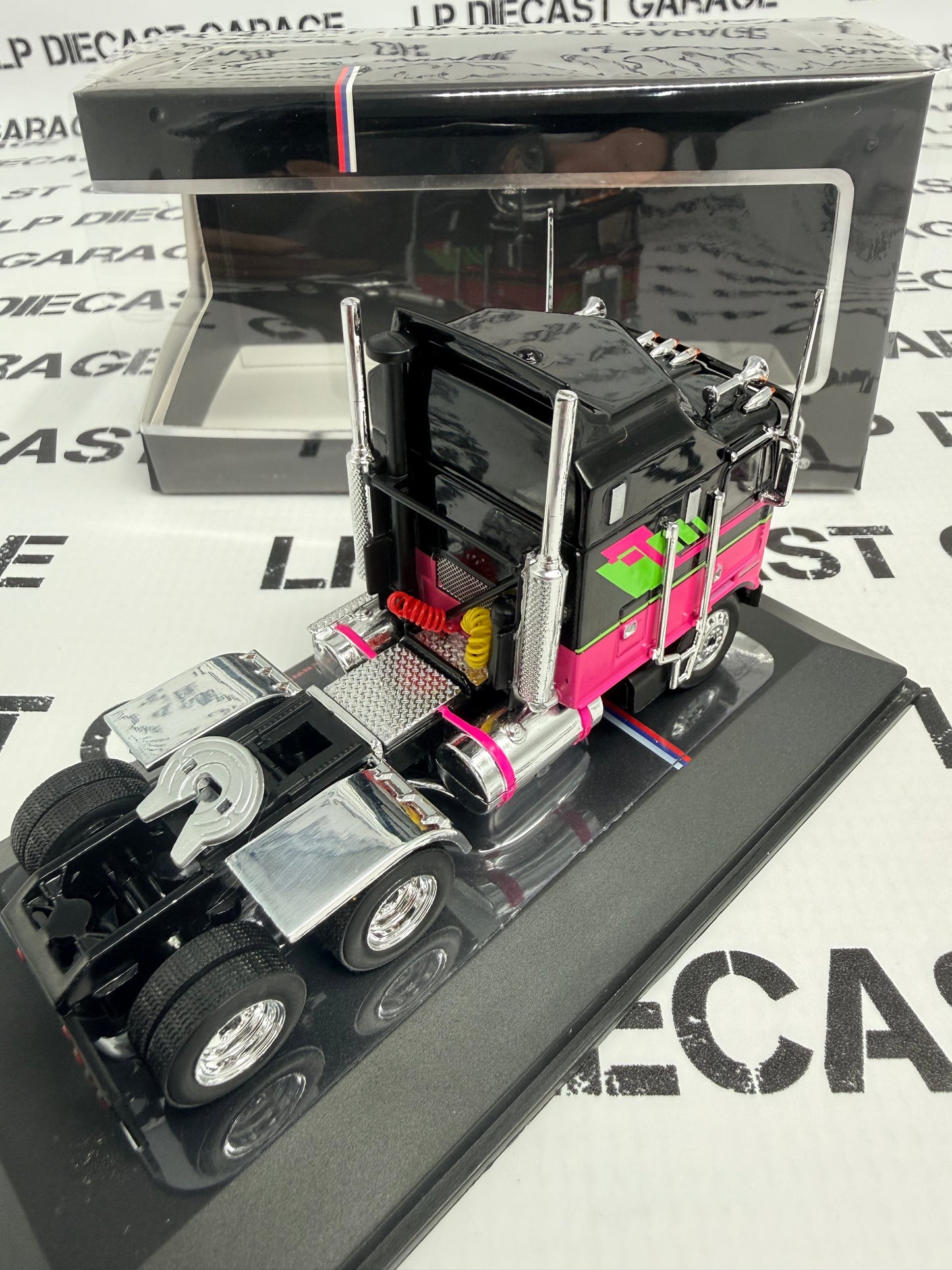 IXO Models 1976 Kenworth K100 Aerodyne Black w/ Pink Semi Truck 1:64 Diecast