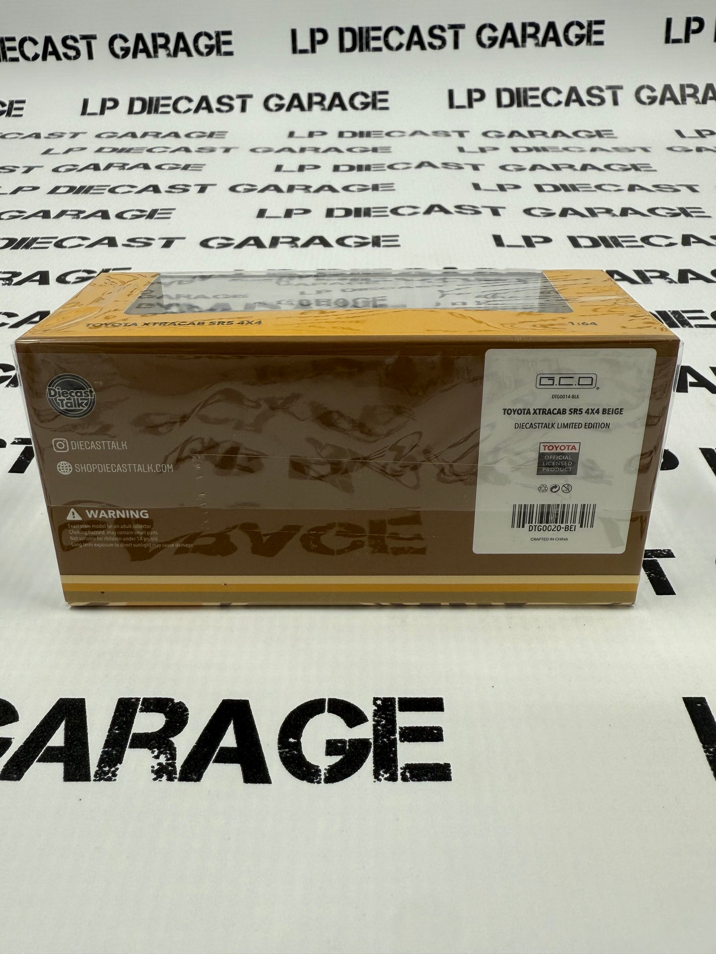 CHASE GCD 1985 Toyota Hilux SR5 Xtra Cab Tan Pickup Truck 1:64 Diecast Talk Exclusive AUCTION