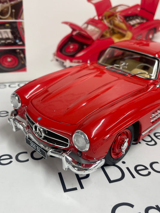 Schuco 1954 Mercedes Benz 300 SL Gullwing Red Coupe 1:18 Diecast