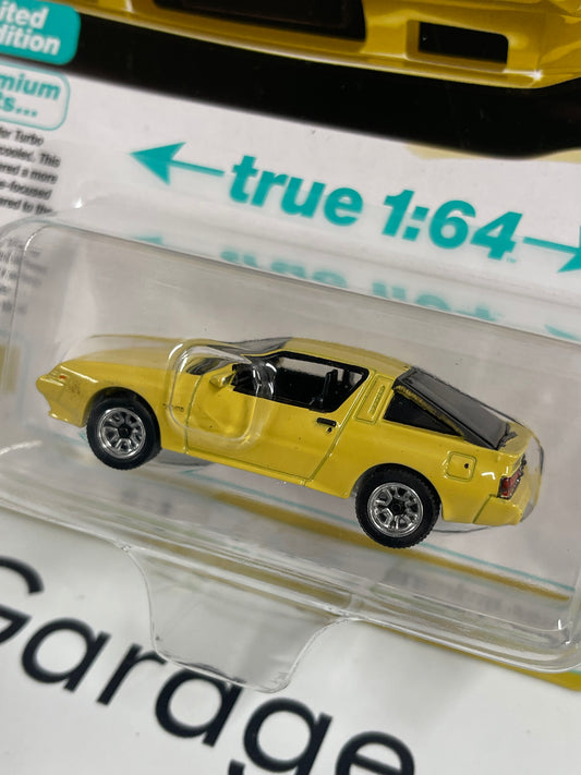 AUTO WORLD 1988 Chrysler Conquest TSi Yellow 1:64 Diecast Modern Muscle