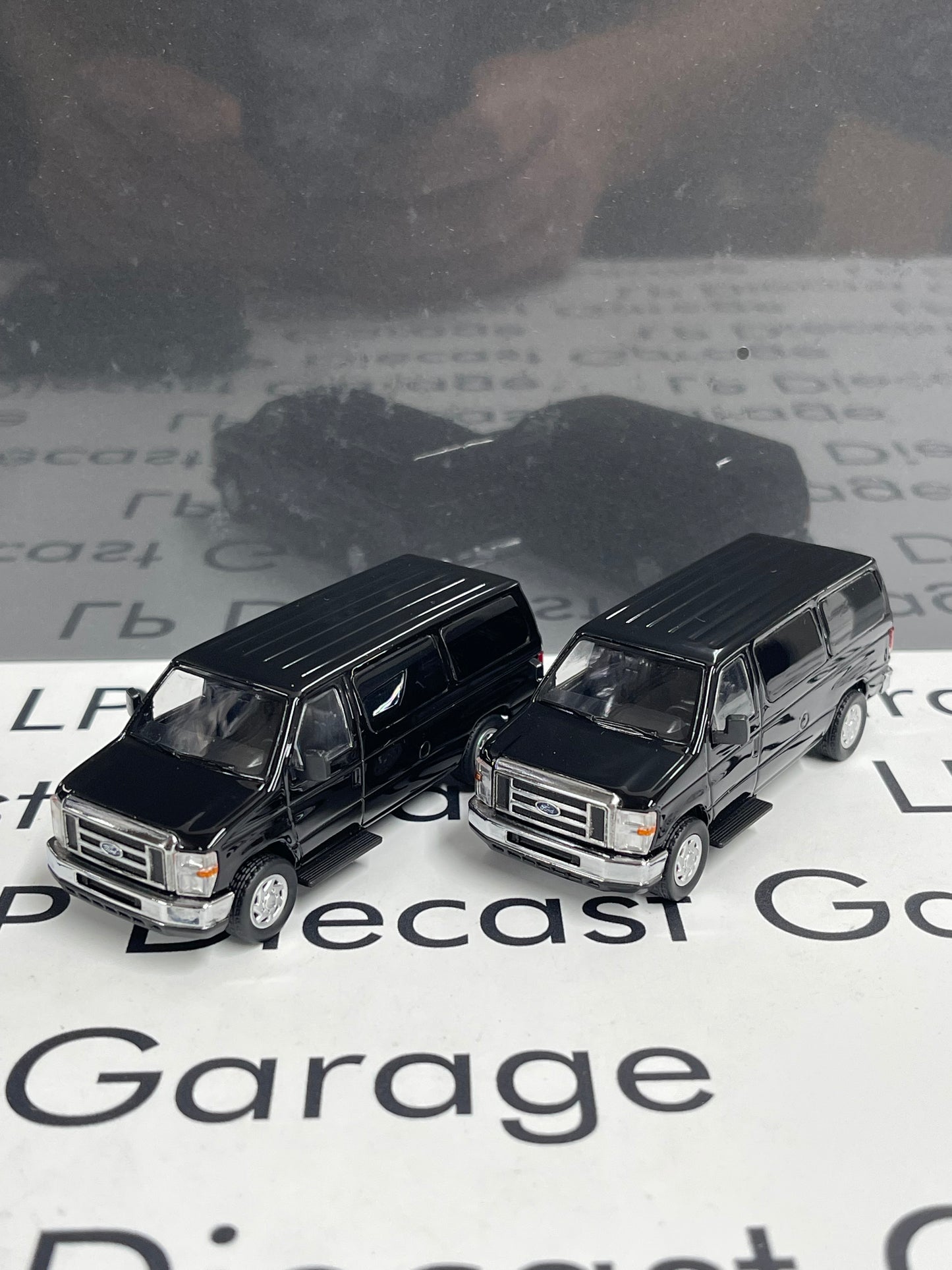 596 Model President 9 Vehicle Box Set 1:64 Diecast Cadillac Suburban Tahoe Express E350 Vans