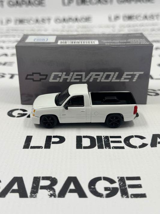 PARA64 2006 Chevrolet Silverado SS Single Cab Truck Summit White 1:64 Diecast