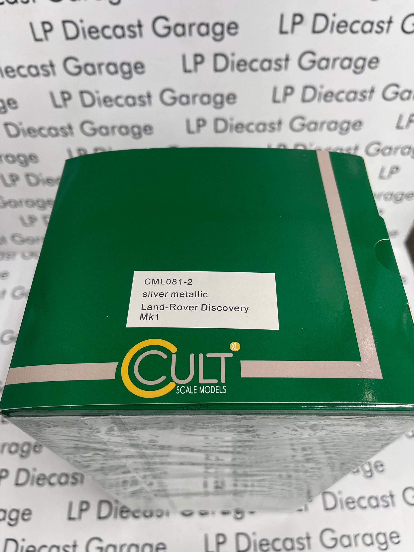 CULT Scale Models Land Rover Discovery MK1 Silver Metallic 1:18 Scale Resin Model