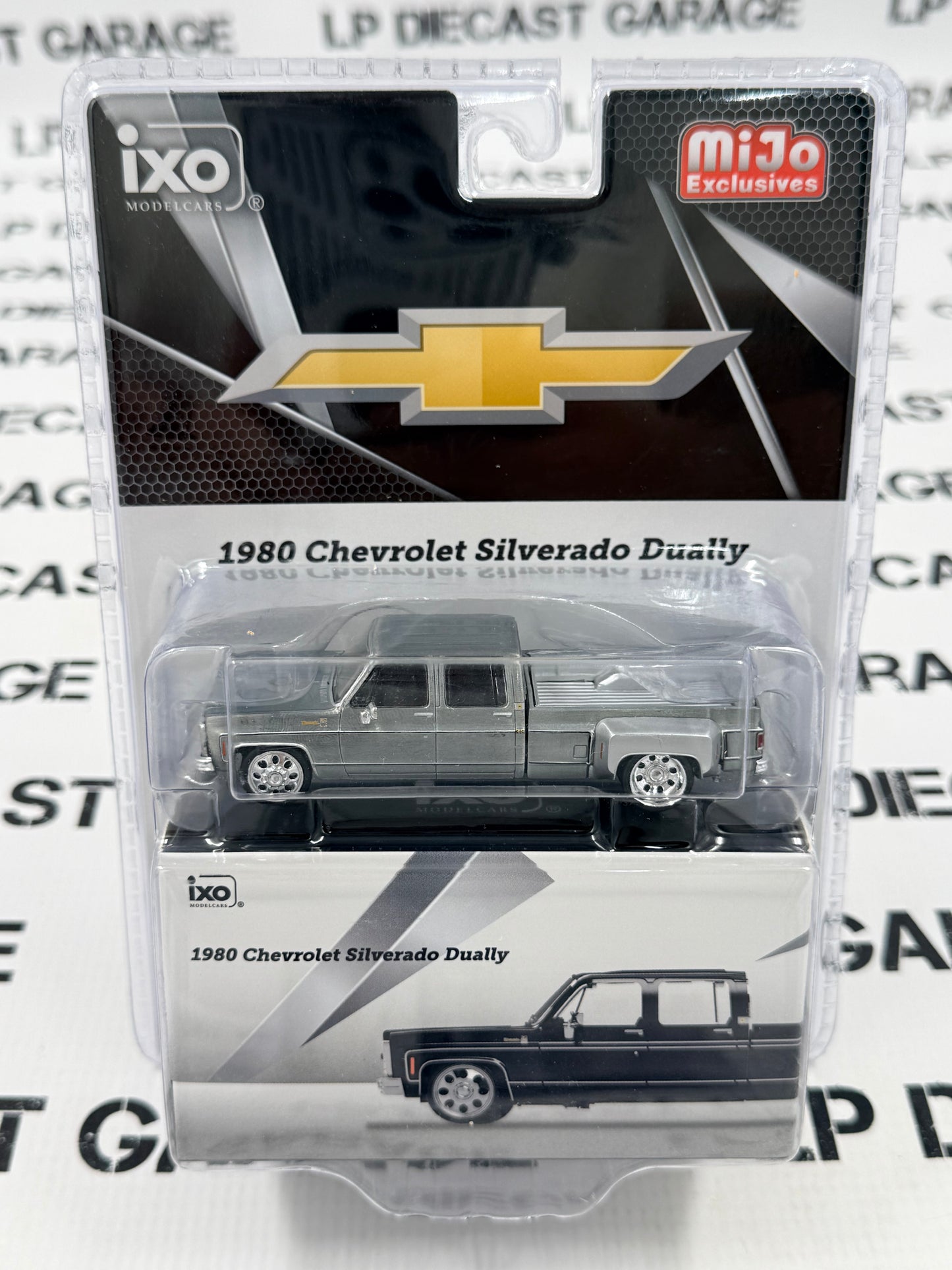 RAW CHASE IXO Models 1980 Chevrolet Silverado Dually Black 1:64 Diecast MiJo