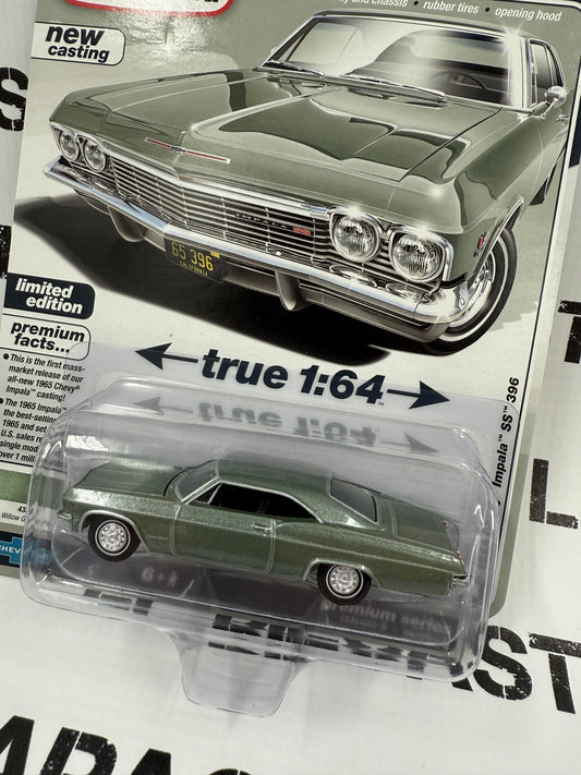 AUTO WORLD 1965 Chevy Impala SS 396 Green 1:64 Diecast Vintage Muscle