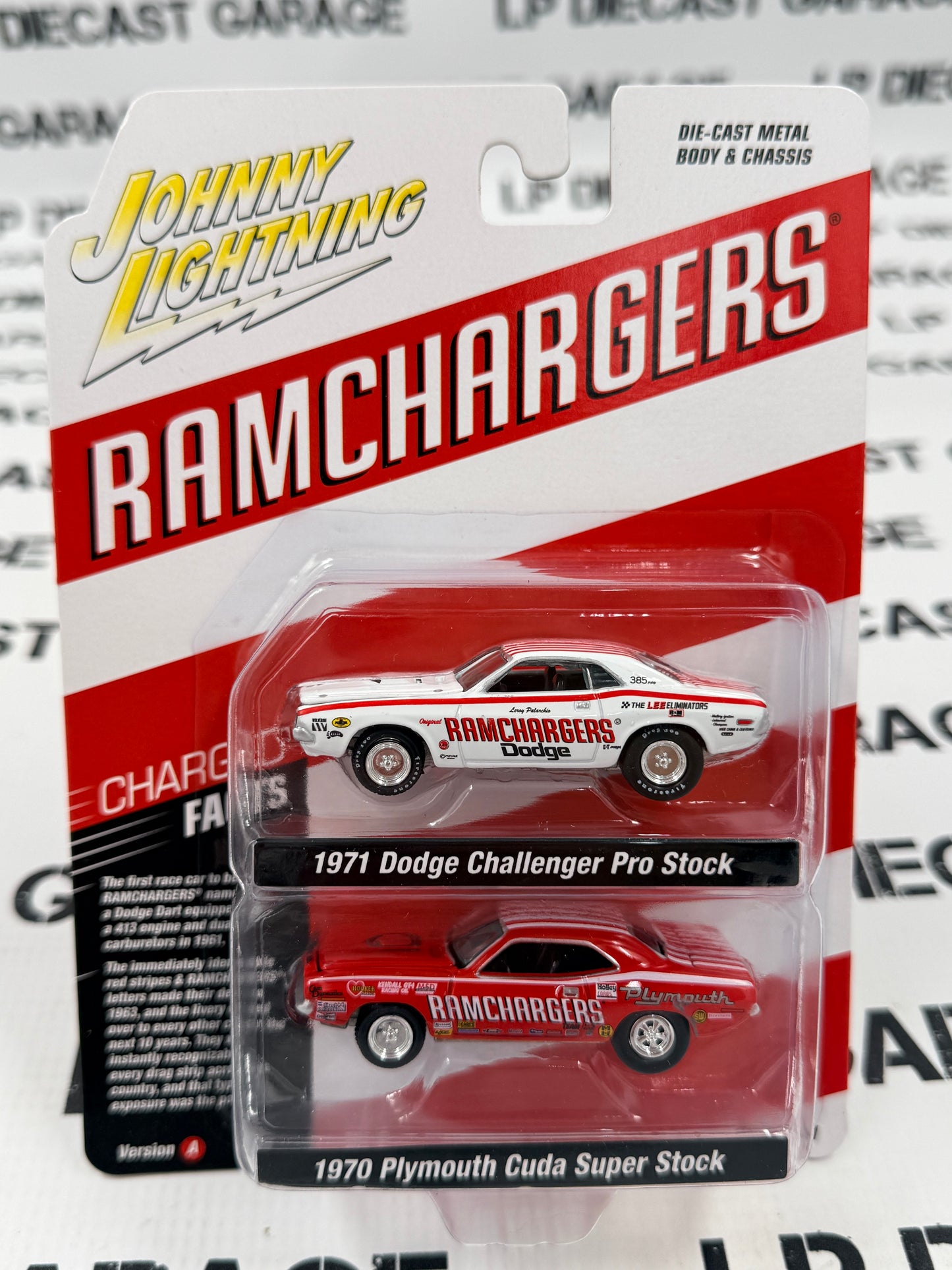 JOHNNY LIGHTNING 1971 Dodge Challenger & Plymouth Cuda Ramchargers 1:64 Diecast Ver. A