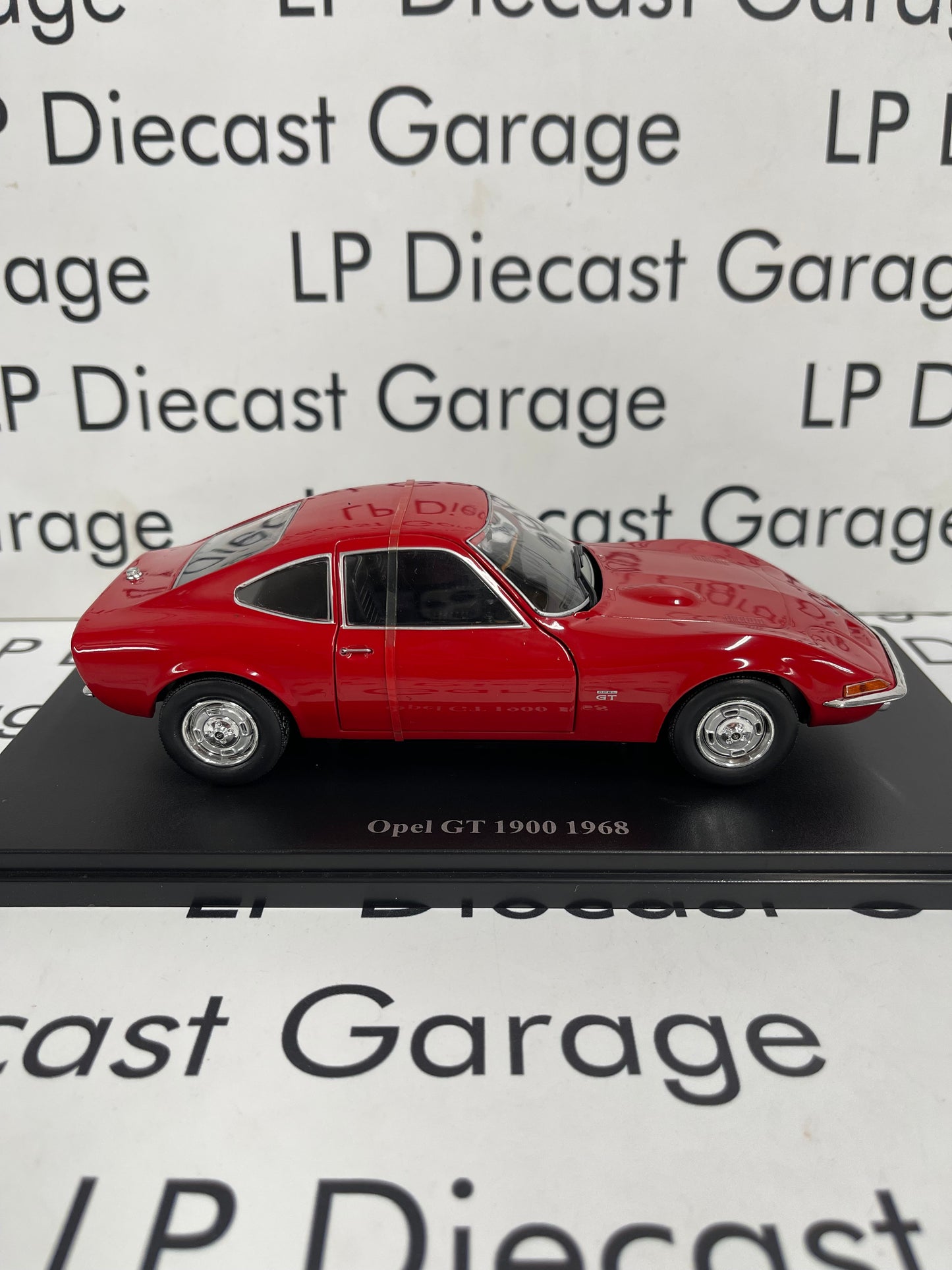 EDICOLA 1968 Opel GT 1900 Red Sports Car 1:24 Diecast