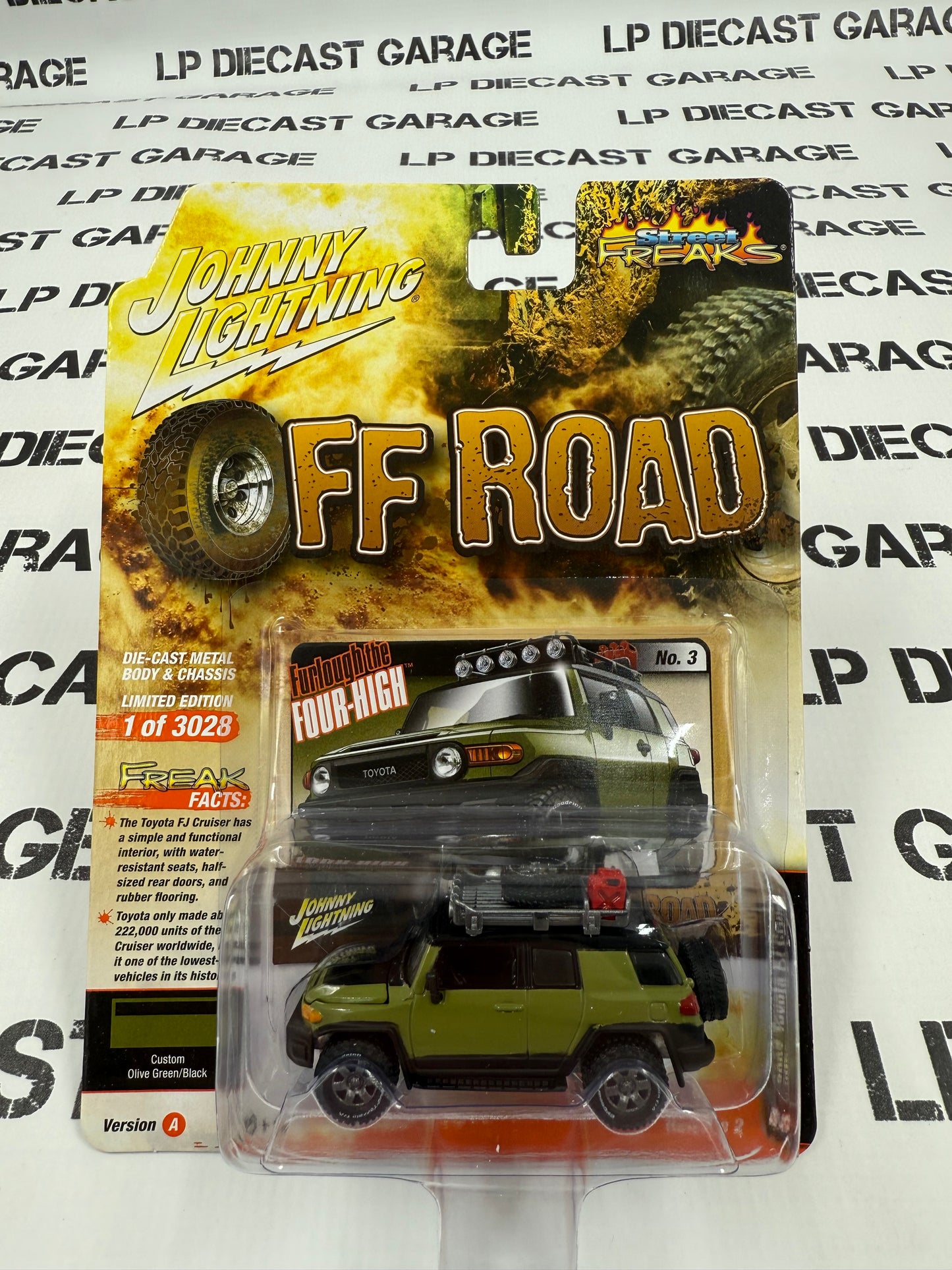 JOHNNY LIGHTNING 2007 Toyota FJ Cruiser Olive Green 1:64 Diecast Street Freaks
