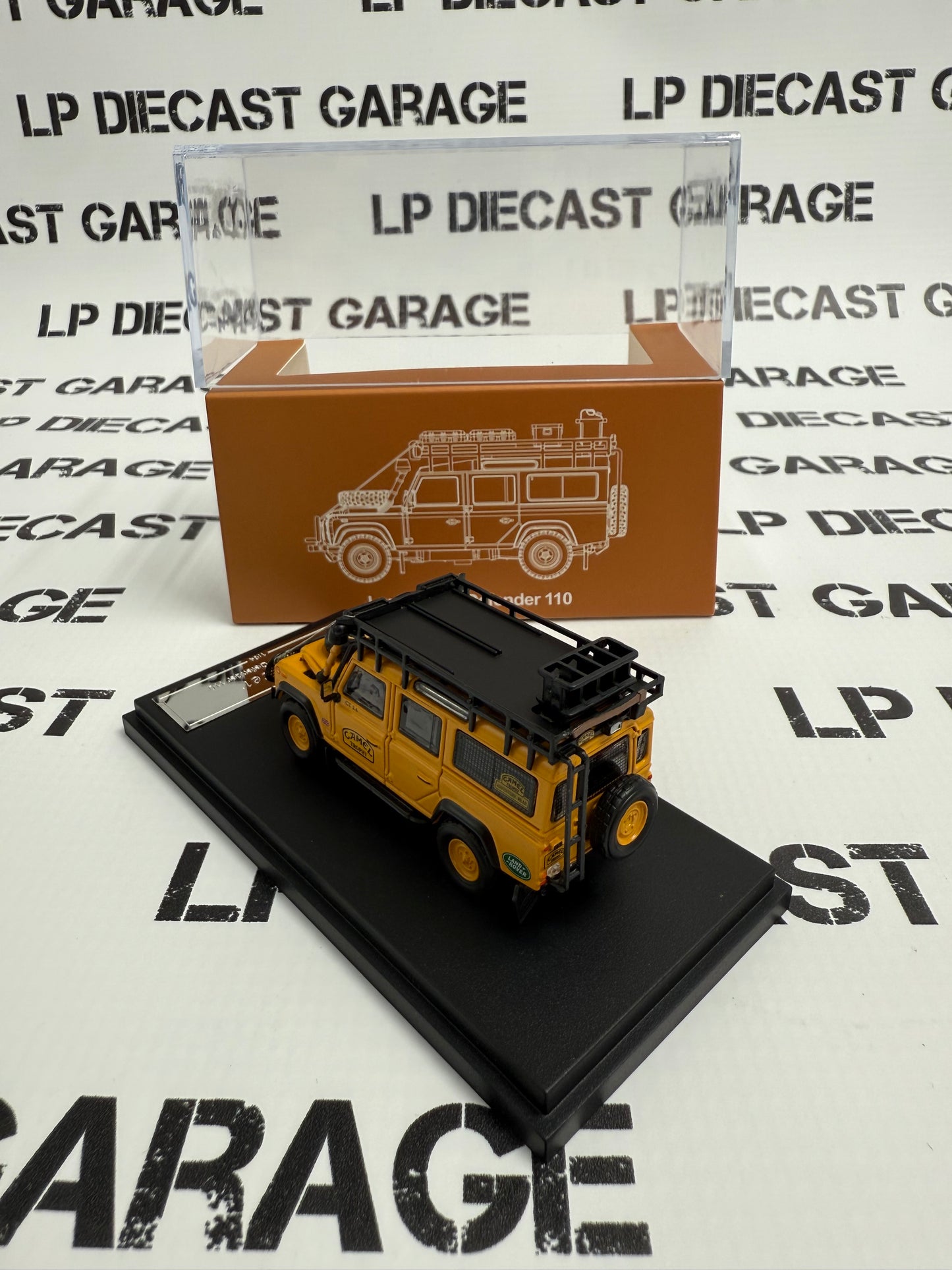 MASTER Land Rover Defender 110 Camel Trophy Yellow 1:64 Diecast w/ Accessories