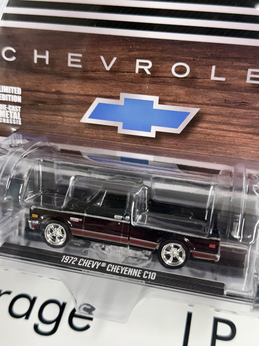 GREENLIGHT 1972 Chevrolet Cheyenne C10 Black Short Bed 1:64 Diecast Truck