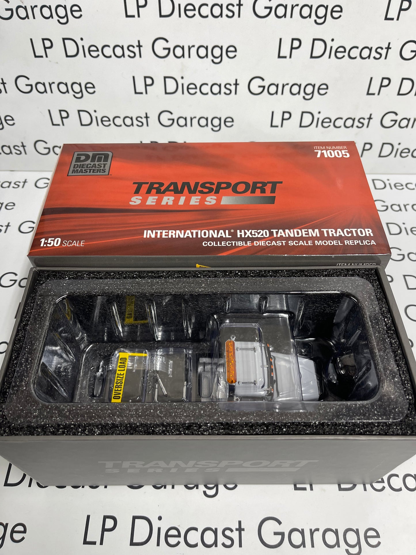 DIECAST MASTERS International HX520 Tandem Tractor Grey Semi 1:50 Diecast