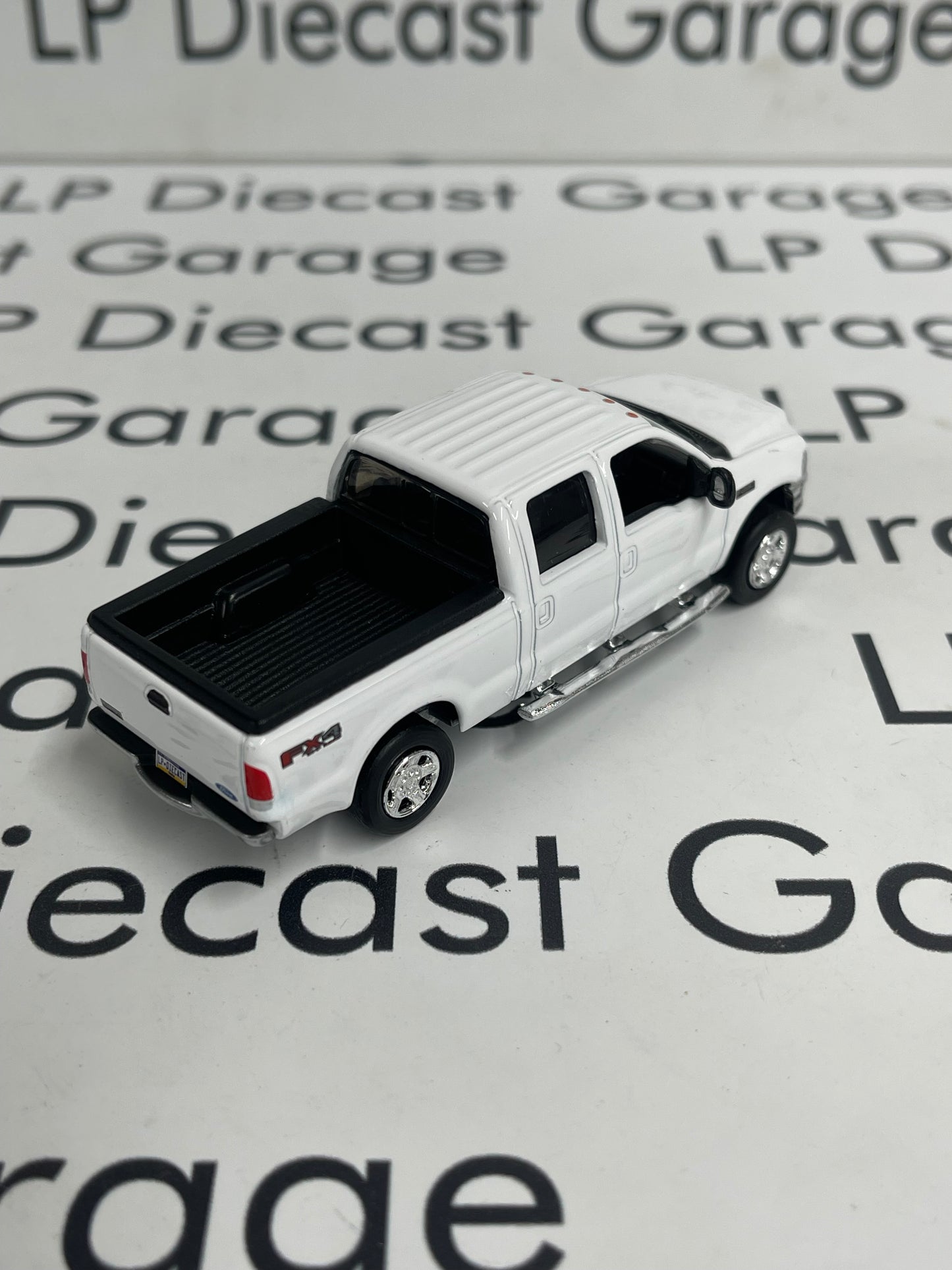 MOTORMAX 2004 Ford F-250 Truck White LOOSE 1:64 Diecast