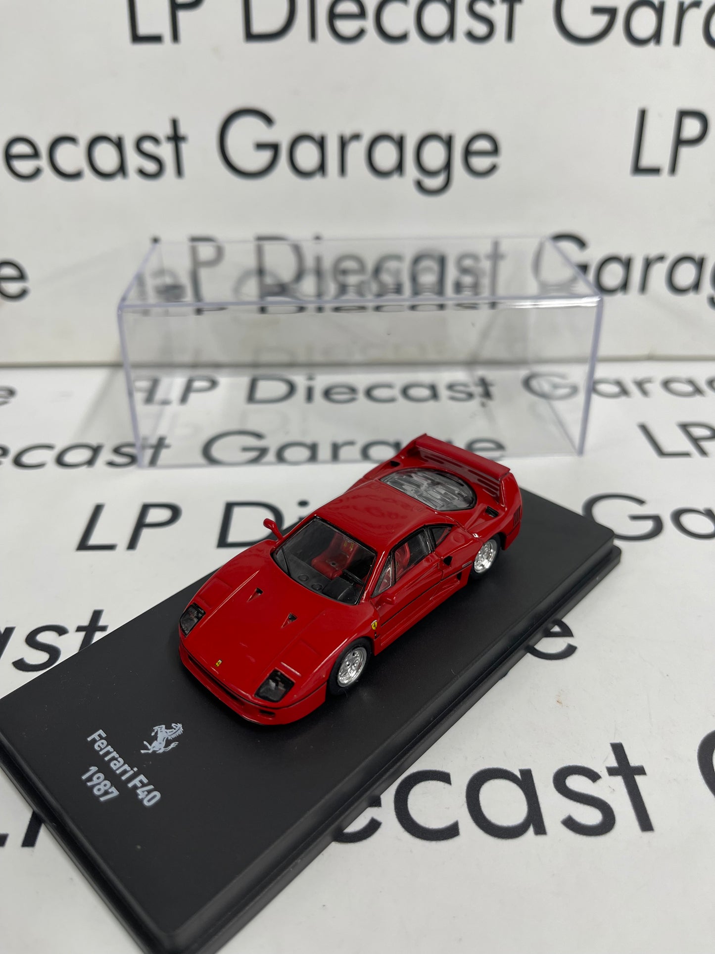 EDICOLA 1987 Ferrari F40 Red 1:64 Diecast w/ Display Case