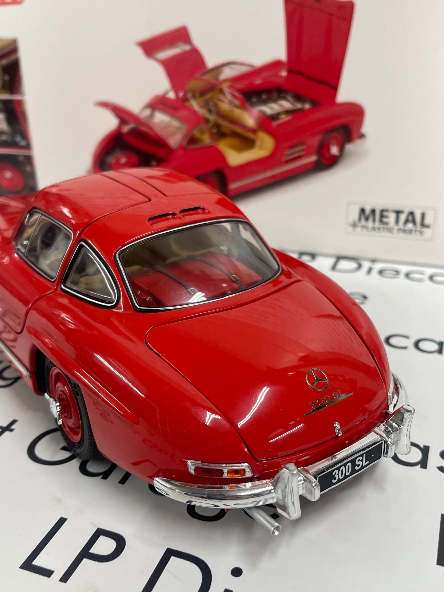 Schuco 1954 Mercedes Benz 300 SL Gullwing Red Coupe 1:18 Diecast