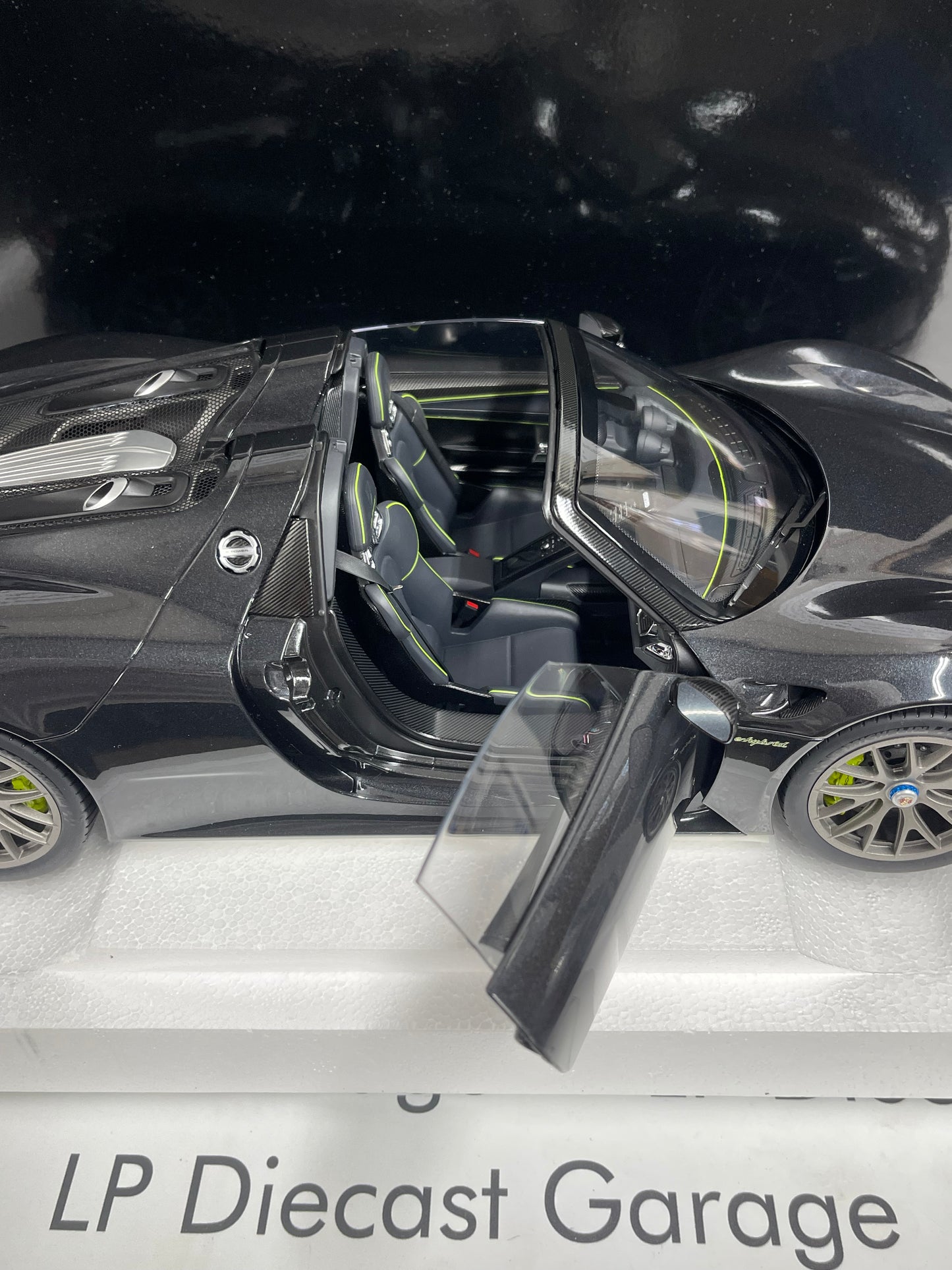 AUTOart Porsche 918 Spyder Black 1:12 Scale Diecast 12121