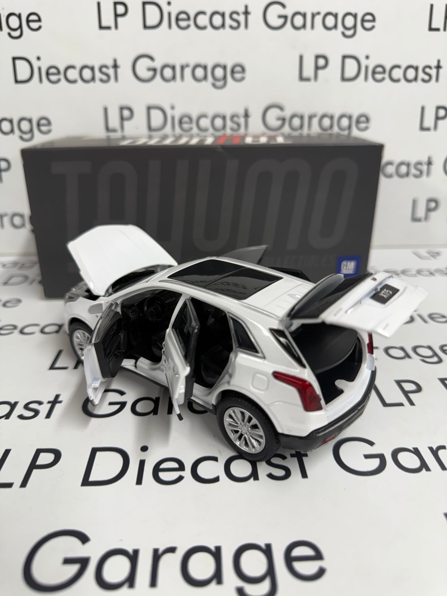 TAYUMO 2020 Cadillac XT5 White 1:36 Scale Diecast Lights & Sound