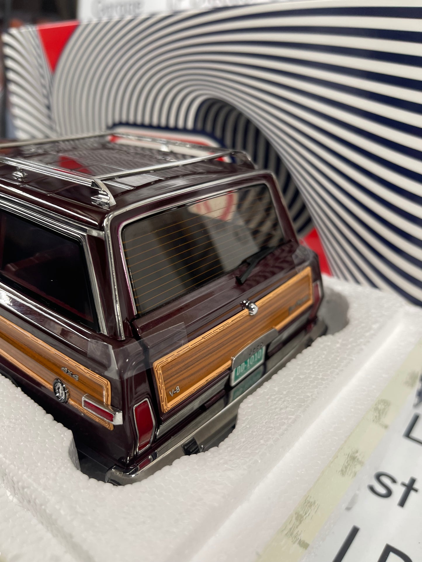 DD Models 1991 Jeep Grand Wagoneer Black Cherry 1:18 Diecast