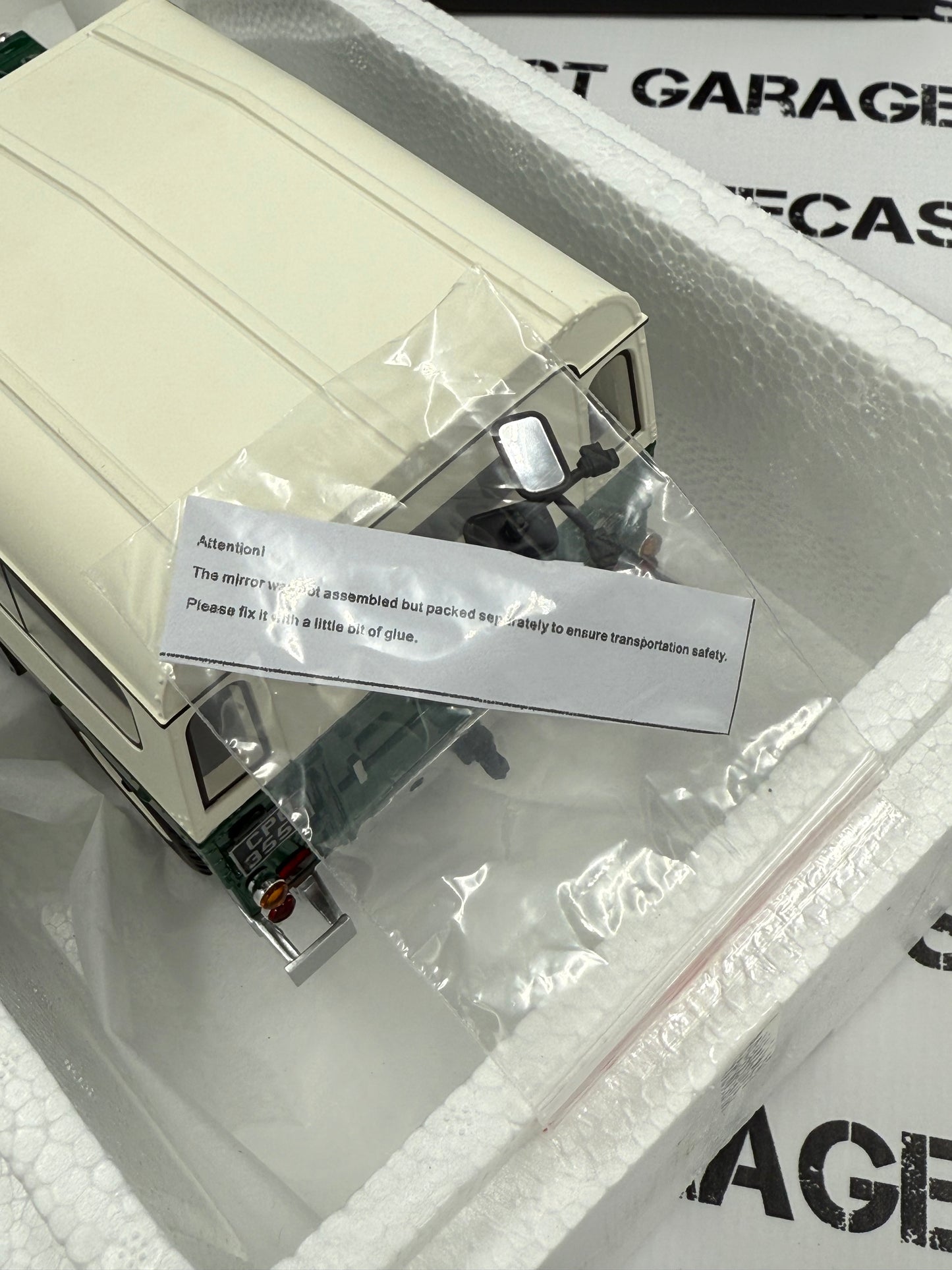 BEST OF SHOW 1973 Land Rover Lightweight Series III Dark Green 1:18 Scale Resin