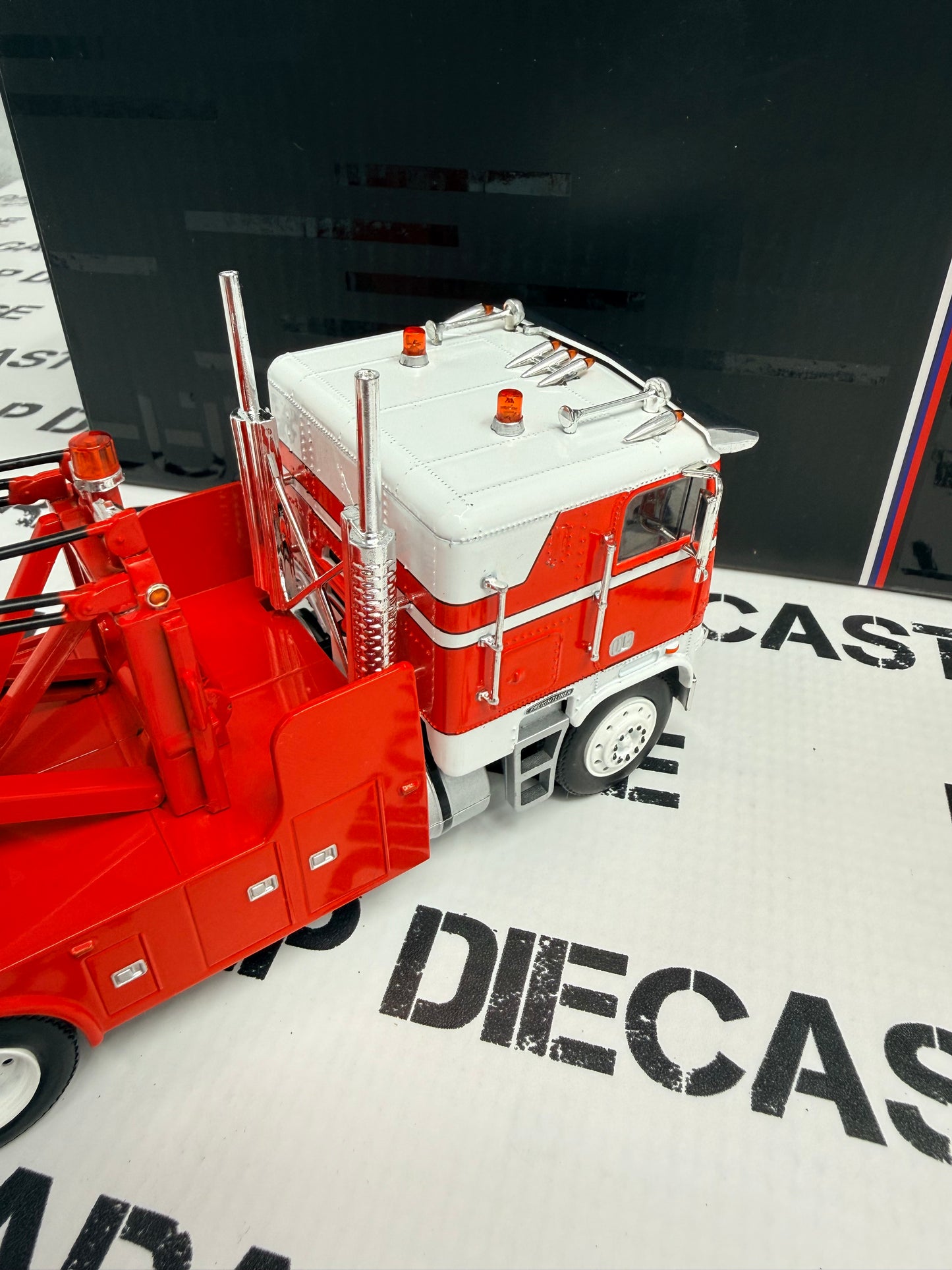 IXO Models 1987 Freightliner FLA Tow Truck Red 1:43 Diecast USA