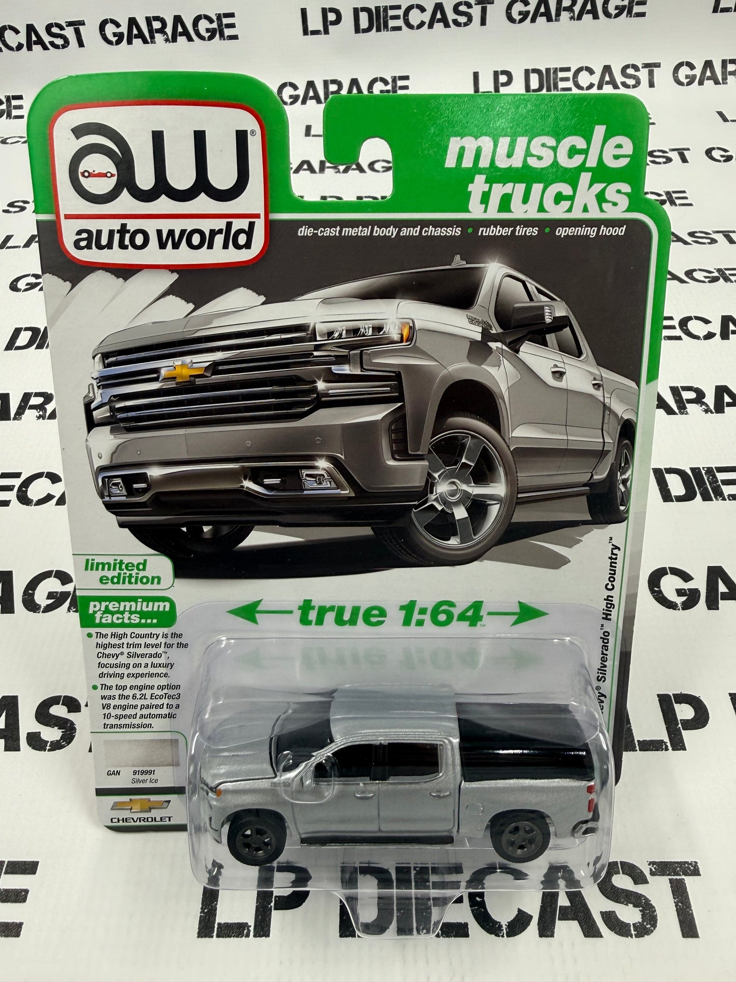 AUTO WORLD 2019 Chevy Silverado High Country Silver 1:64 Diecast Muscle Trucks