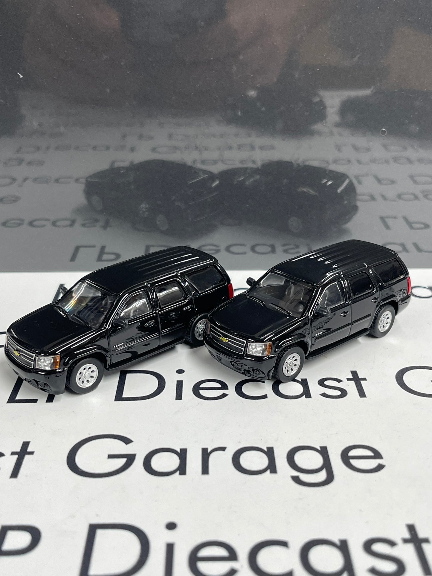 596 Model President 9 Vehicle Box Set 1:64 Diecast Cadillac Suburban Tahoe Express E350 Vans