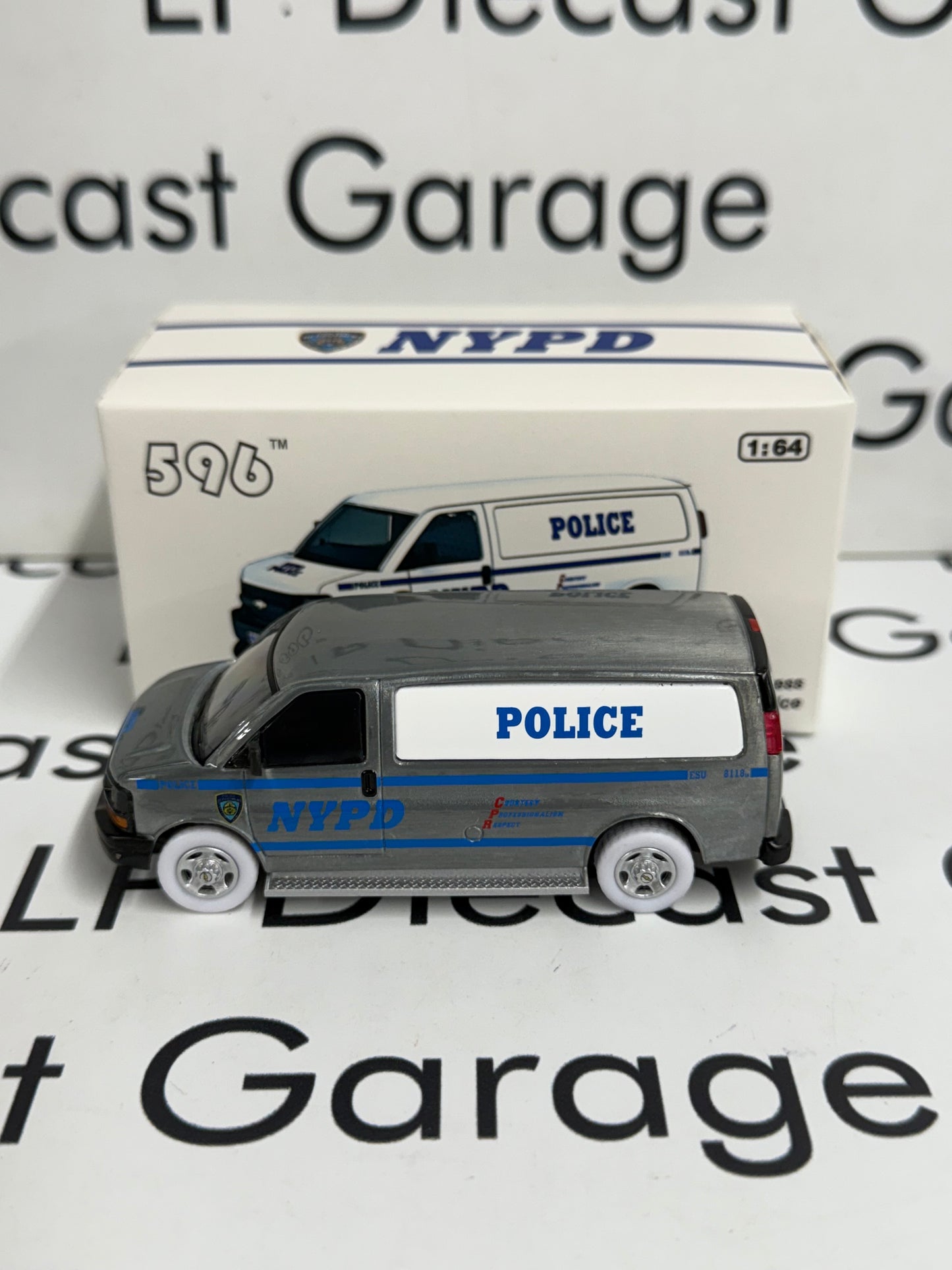 RAW CHASE 596 Model Chevrolet Express Van Responder NYPD Police 1:64 Diecast