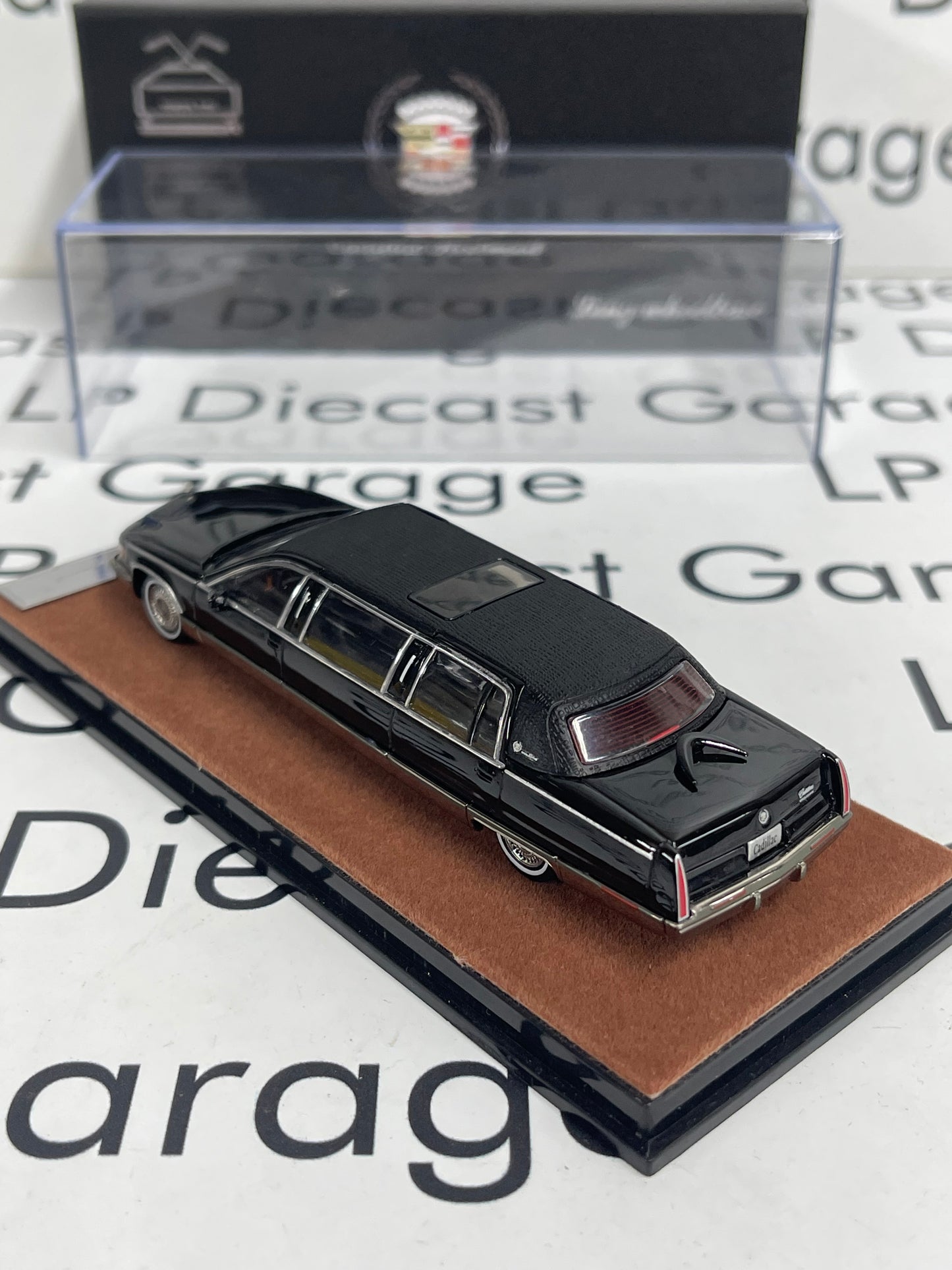 Xiago Guang 1993 Cadillac Fleetwood Limousine Limo Black 1:64 Diecast